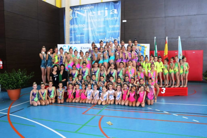 Las gimnastas del Club Gymcosta Almucar participaron con xito en La Gabias y Nerja